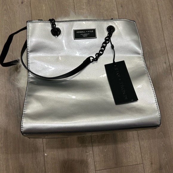 Handbags - 💥PRICE⬇️
 KENDALL & KYLIE • Silver & Black Bag • M